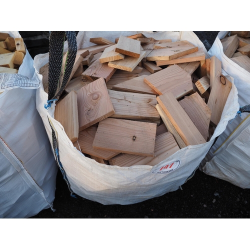 747 - Bag of softwood offcuts