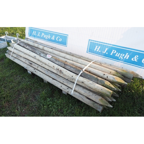 820 - 8ft Round stakes