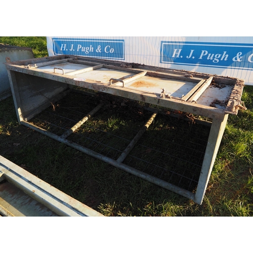 835 - Galvanised hay rack 7ft