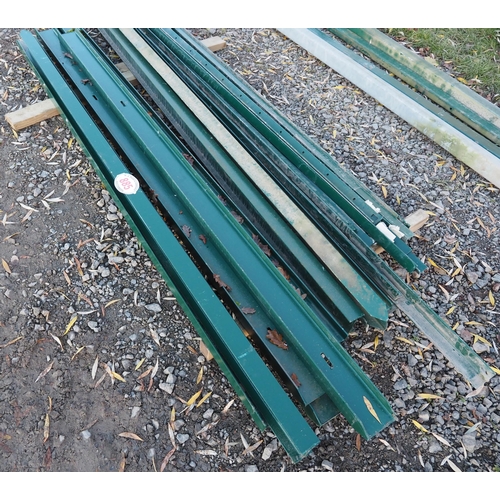 885 - Quantity of palisade posts and rails