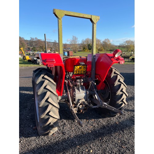 1032 - Massey Ferguson 135 tractor. Runs & drives. Reg ONN 336W
