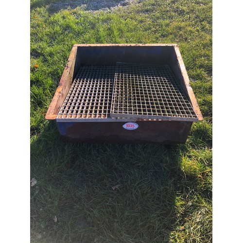 1035 - Steel drain tank