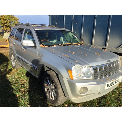 1119 - Jeep Grand Cherokee, Runs and drives, flat battery. Reg. WJ08 WJD. V5 and key in office