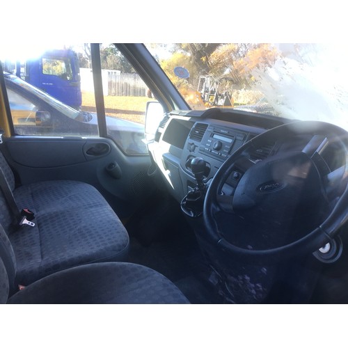 1152 - Ford Transit Van. Runs and drives. Showing 154,000 miles. MOT 27/10/23. Reg. MV61 LOD.