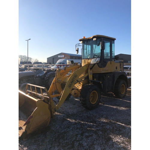 1208A - Gunstig 912 digger 4x4 2016 only done 500 hours. Four-wheel drive or quick release comes with bucket... 