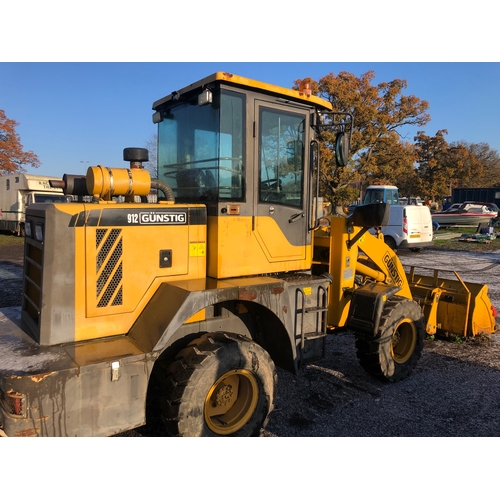 1208A - Gunstig 912 digger 4x4 2016 only done 500 hours. Four-wheel drive or quick release comes with bucket... 