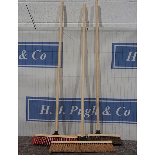 1252 - Platform brooms - 3