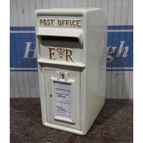 1254 - White post-box 22