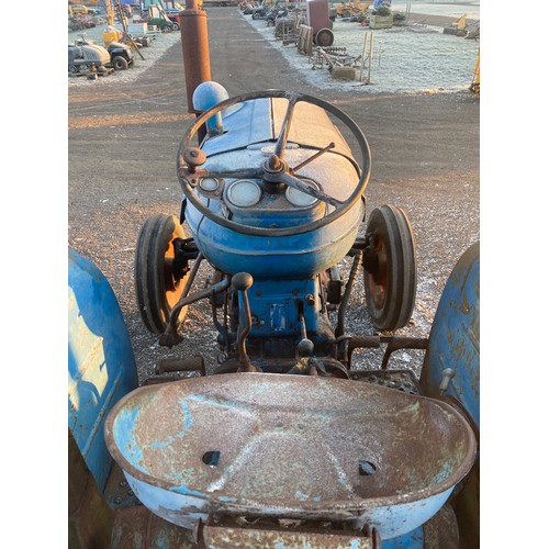 1027 - Fordson Super Major tractor. Good running order.