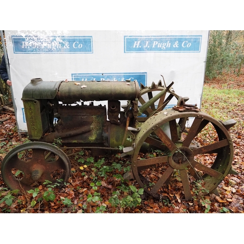 112 - Fordson standard petrol paraffin tractor.  Steel wheels and rear spade lugs. Spares or repairs