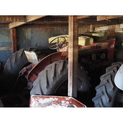 115 - International B-614 tractor. In working order. Fitted with BTD8 engine