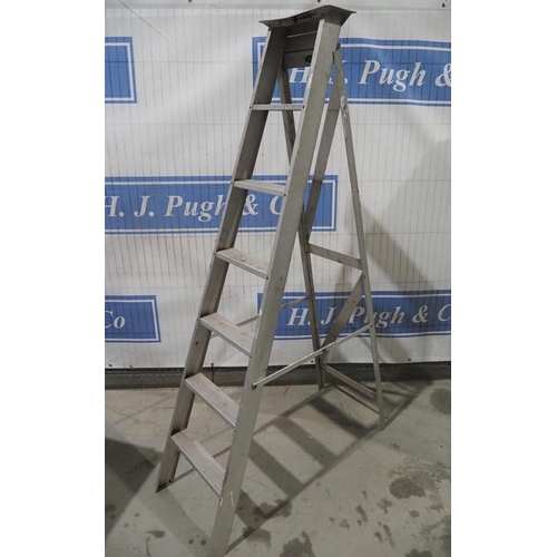 601 - Folding aluminium step ladder 6ft