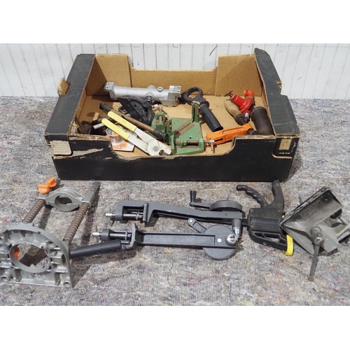 609 - Box of assorted clamps and vices, etc.