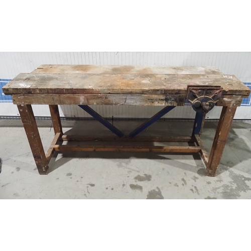 613 - Wooden work bench with vice 69x29