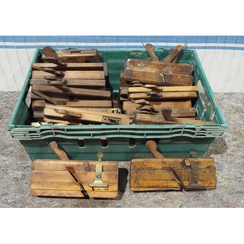 631 - Quantity of wooden moulding planes