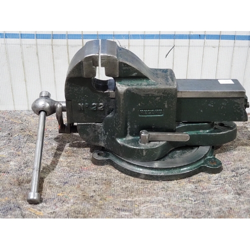 659 - Record no.22 engineering vice with swivel base