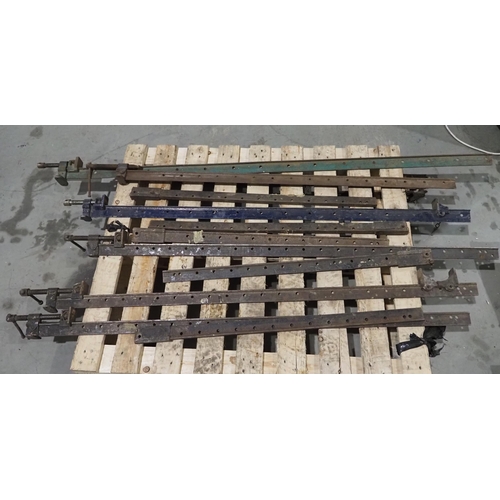 670 - Quantity of assorted sash clamps to include Woden