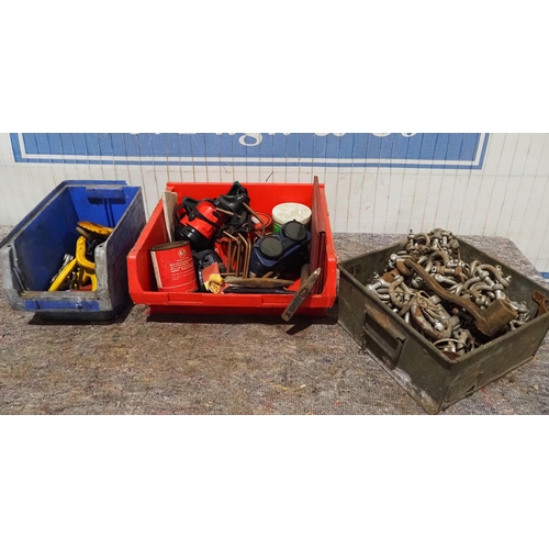 817 - Lifting chain, shackles, assorted welding gear and goggles