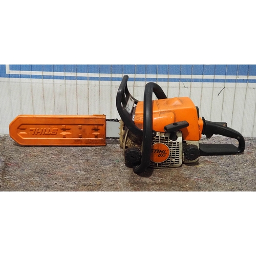 836 - Stihl 017 petrol chainsaw