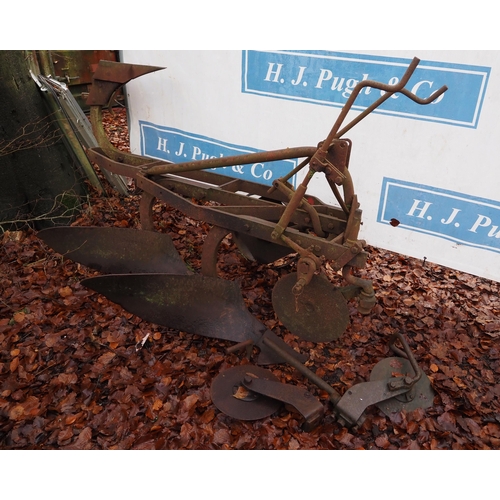 213 - International 3 furrow hydraulic plough. 80% complete