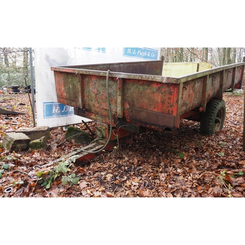 352 - Single axle tipping trailer