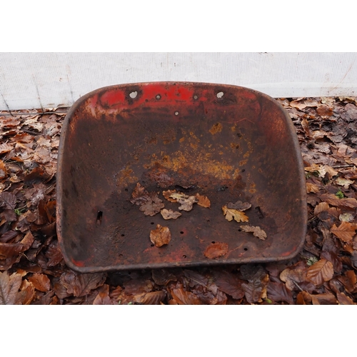 360 - Massey Ferguson seat pan