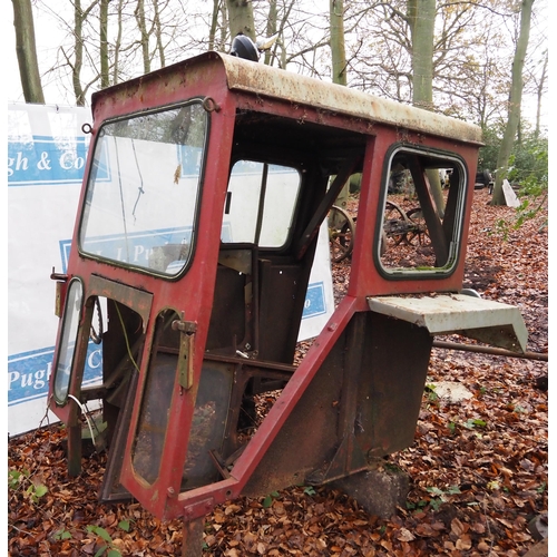 368 - International 634 tractor cab complete with doors