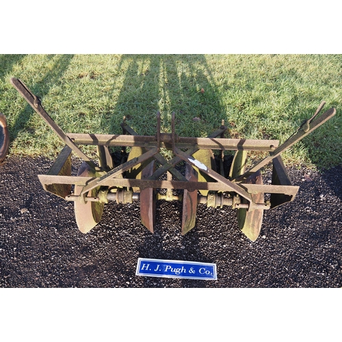 2124 - Jack Maybole turnip weeder