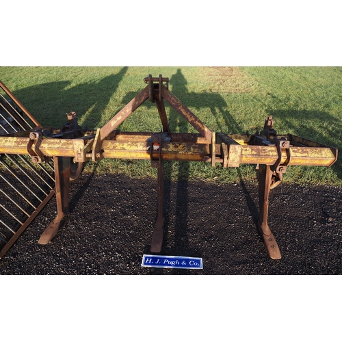 2125 - 3 Leg subsoiler with depth wheels