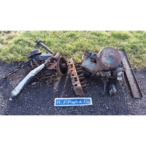 2167 - Large quantity of Fordson major spares