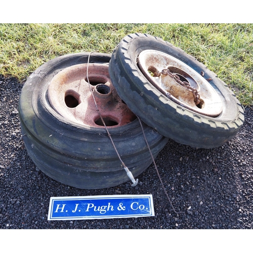 2173 - Fordson Major wheels & tyres