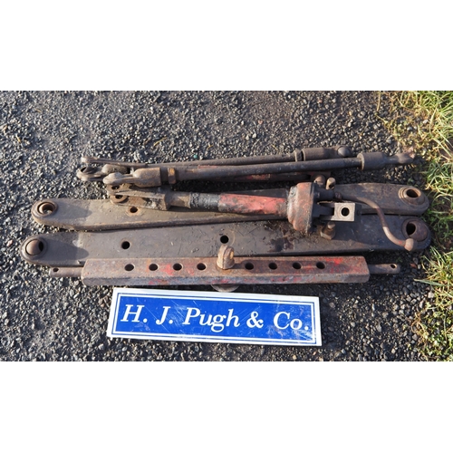 2248 - David Brown arms & drawbar