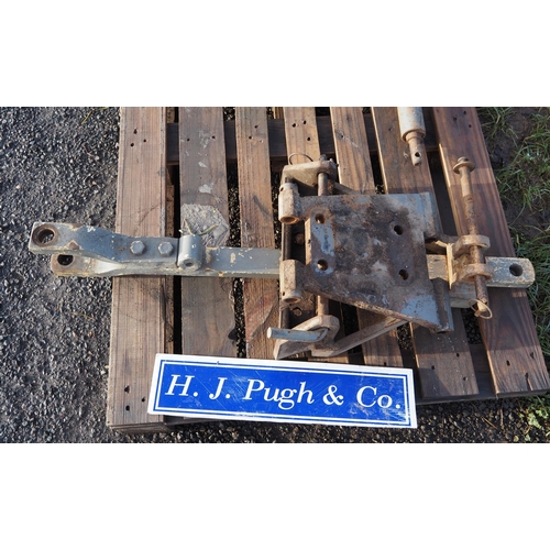 2270 - Ferguson swinging drawbar & bracket