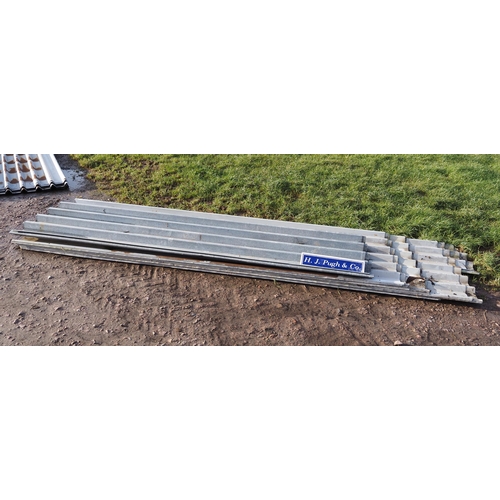 2354 - Roofing sheets, mixed lengths - 10