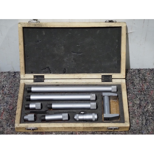 736A - Inside micrometer 0-600mm by Linear