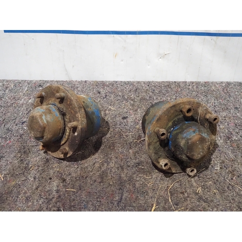 2519 - Pair of stub axle hubs