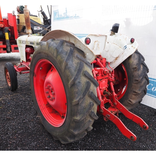 2007 - David Brown 885 vineyard tractor. Runs and drives. Showing 4868 hours. S/n 885/N/6474141