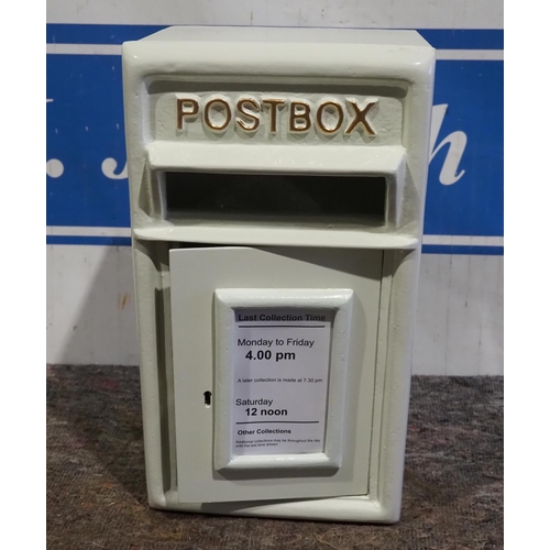 639 - Post box 17