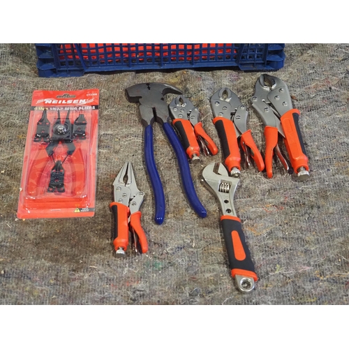 663 - Assorted pliers - 7