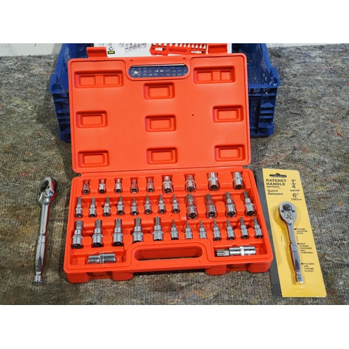 670 - Star bit socket set and ratchet handles