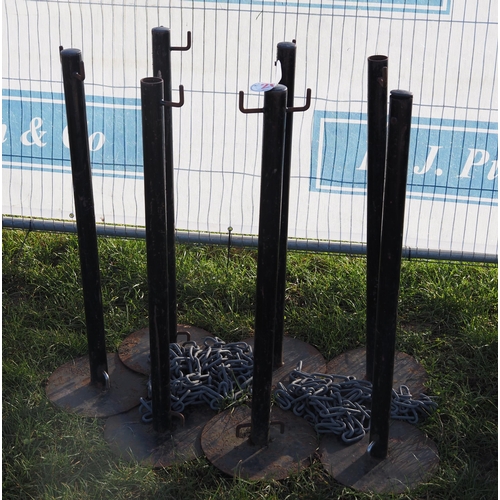 206 - Bollards with chain