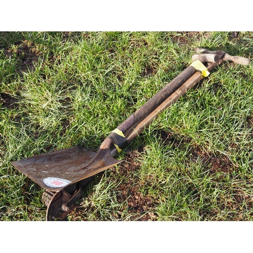 98 - Lawn edger and shovel