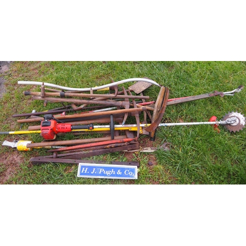 71 - Assorted garden tools