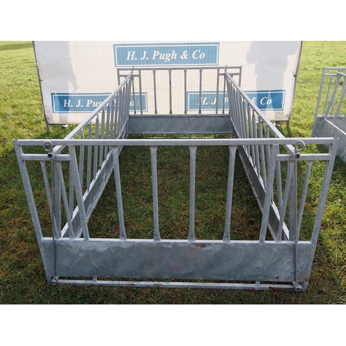 1175 - Sheep feeder 9'x5'