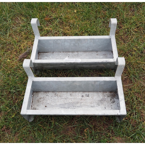 1178 - Hang on troughs 3ft - 2