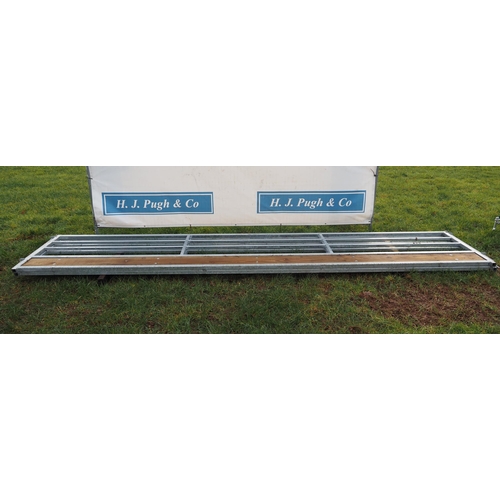 1196 - Galvanised sheep barrier 15ft - 2