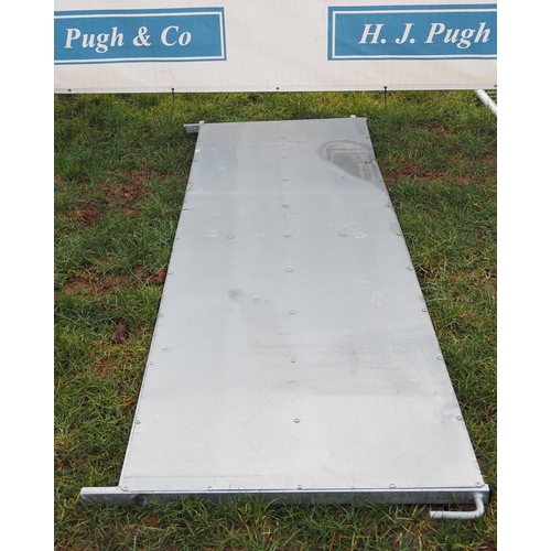 1201 - Sheeted hurdle 8ft