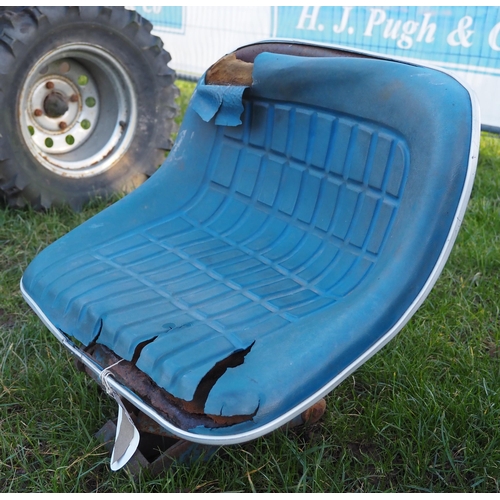 1326 - Ford 1000 Series tractor seat