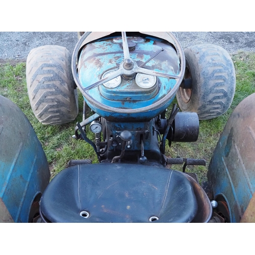 1443 - Fordson Major tractor puller with 6 cylinder engine. 130HP. Fitted with floatation tyres, power stee... 