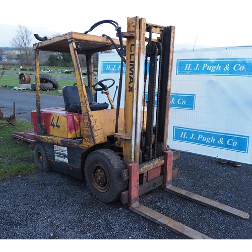 1460 - Climax diesel fork lift truck. Runs and drives